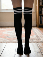siyah zemin beyaz Çemberli diz Üstü Çorap