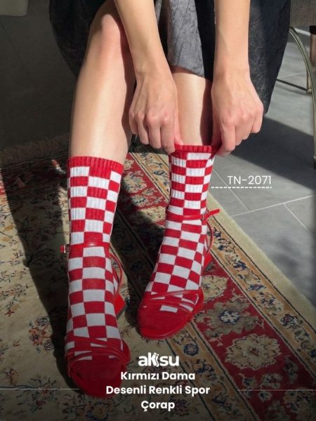 Kırmızı Dama Desenli Renkli Spor Çorap
